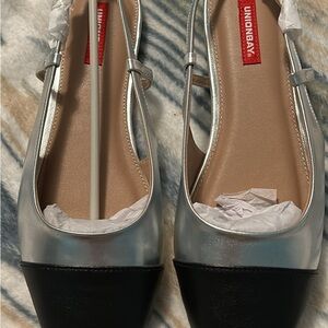Unionbay Silver and Black Flats